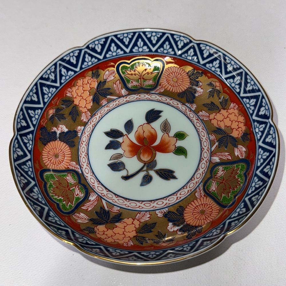 JAPAN IMARI DESIGN TRANSFER VINTAGE PORCELAIN DISH 5 3/4 X 1  1/2 IN.